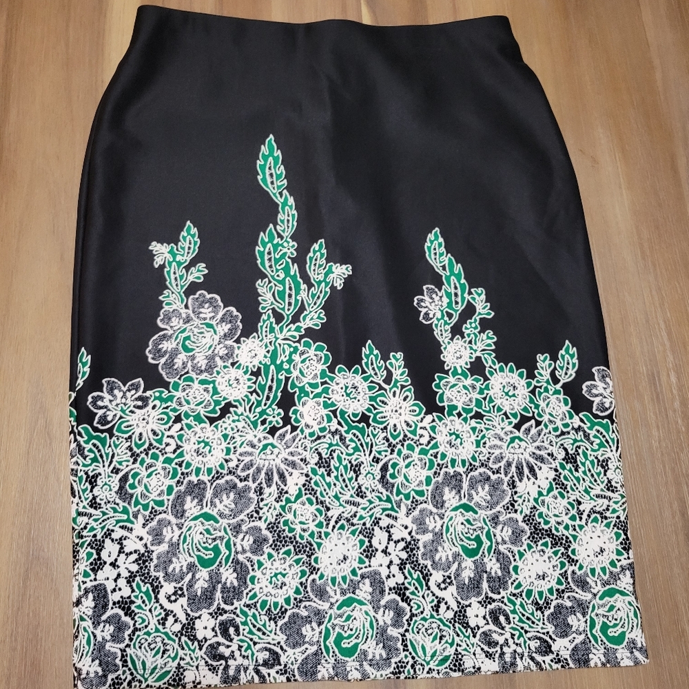 NYCC Skirt Black with green floral size medium